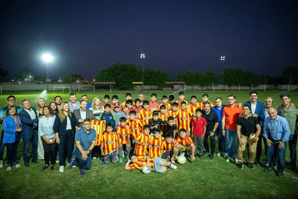 Refuerzan apoyo al deporte con inauguración de luminarias