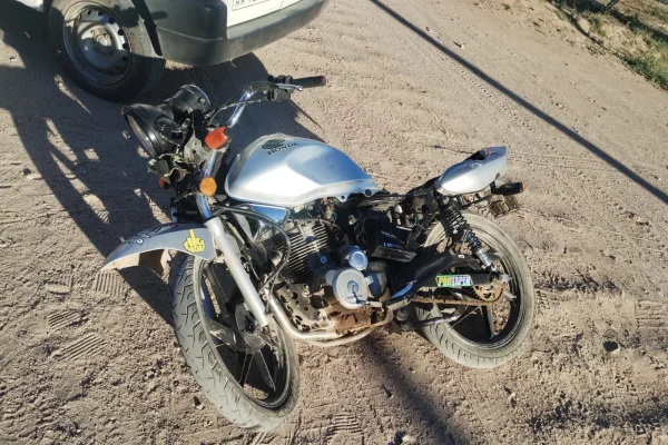 Motociclista herido tras fuerte choque con una camioneta en Catuna