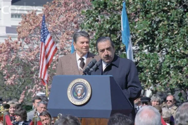 El día que Alfonsín desafió a Reagan en Washington
