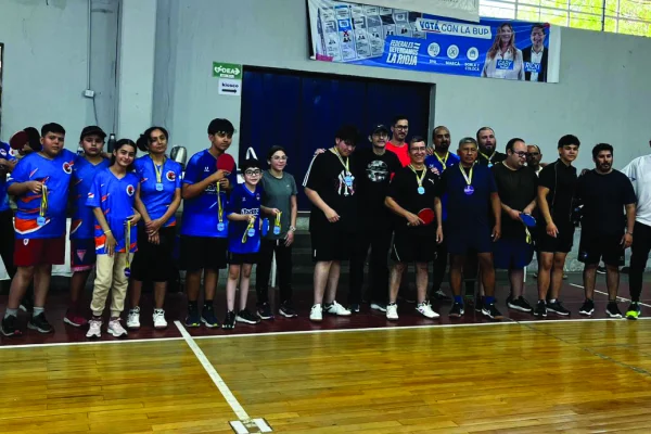 El Torneo de Tenis de Mesa coronó los ganadores de la fecha aniversario del Poli Evita