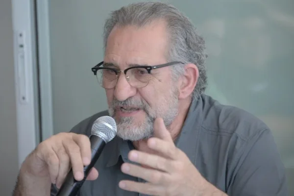 Carlos De Feo: “El 80% de los docentes universitarios está por debajo de la línea de pobreza”