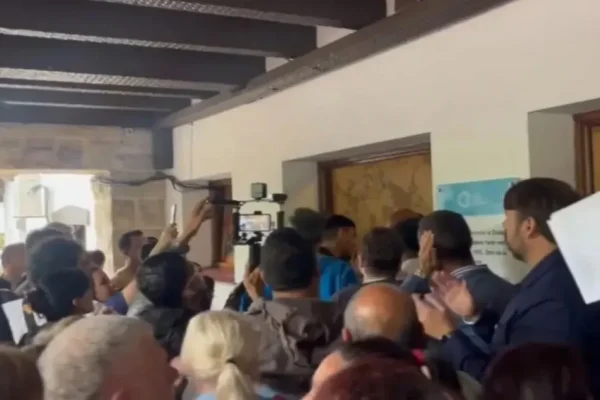 Protestas en las oficinas de ANDIS: manifestantes ingresaron al edificio