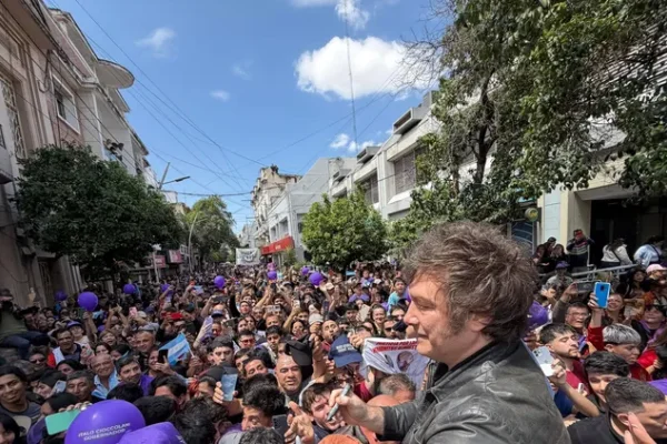 En la recta final de la campaña, Javier Milei renovó sus críticas al kirchnerismo