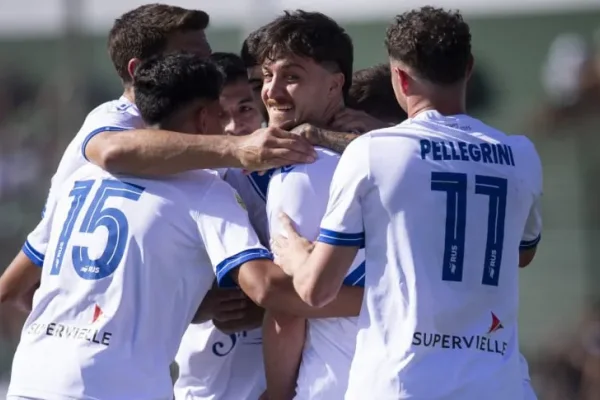 Vélez le ganó a Sarmiento y pelea el liderato en la Zona B