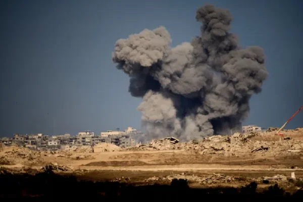 Israel atacó Rafah tras un presunto ataque de Hamás y peligra el acuerdo de paz
