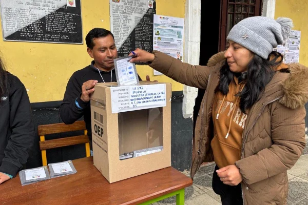 Bolivia: inició el conteo de votos y los primeros datos se conocerán a partir de las 21