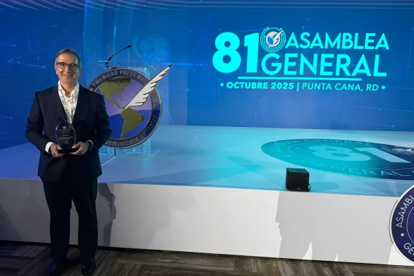 El programa redacciones5g de telecom argentina recibe la distinción “gran amigo de la prensa” otorgada por la sip
