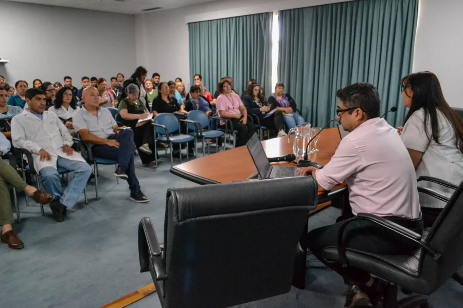 Auditorio. Se realizó una capacitación destinada a referentes de los Centros de Salud y de los hospitales Vera Barros y de la Madre y el Niño sobre el SIA.