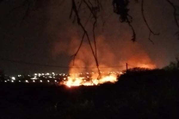 Incendio de gran magnitud cerca del Club Legislativo