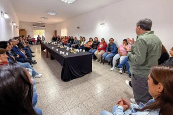 Intendente compartió con mujeres municipales