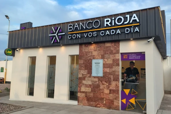 El Banco Rioja habilitó los nuevos cajeros automáticos en la zona norte