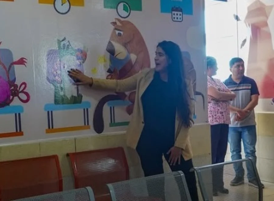 En la oportunidad. Presentaron los “kits para colorear”.