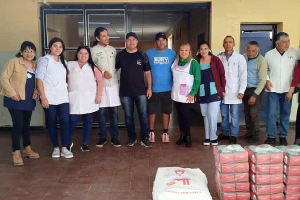 Vecinos donaron mercaderia a dos escuelas en Vichigasta