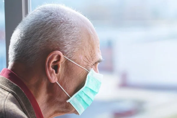 Crece la preocupación en Chilecito por el aumento de muertes de adultos mayores con COVID-19