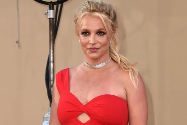 Britney Spears generó preocupación al revelar que sufrió daño cerebral en un posteo que luego eliminó