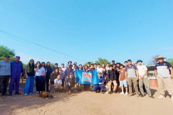 Estudiantes agrotécnicos de Dean Funes visitaron el INTA La Rioja