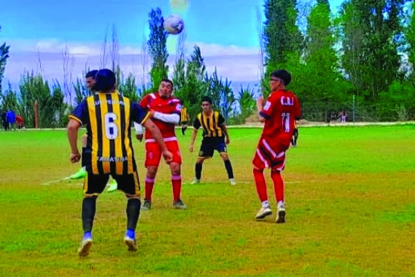 Fútbol de Famatina: Independiente ganó y es el nuevo puntero del Apertura
