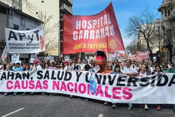 Paro y movilización de los trabajadores del Garrahan y Universidades