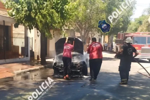 Dos autos se incendiaron en distintos puntos de la Capital riojana