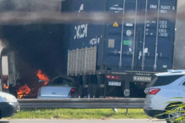 Trágico choque en Panamericana entre dos camiones y dos autos: hay al menos tres muertos