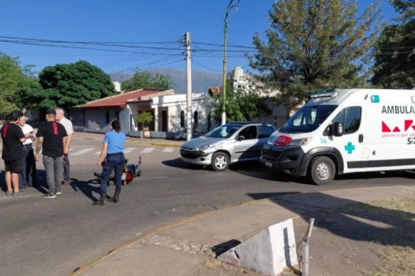 Motociclista fue hospitalizado tras sufrir un siniestro vial
