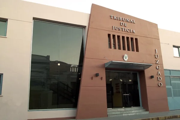Una mujer fue procesada por impedimento de contacto