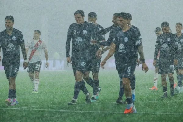 Un temporal tiene suspendido River e Independiente de Mendoza