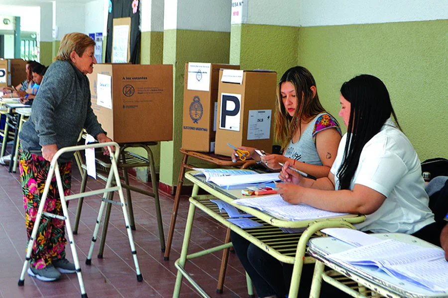 Aplausos para esta mujer, que fue a votar. Aplausos para esta mujer, que fue a votar.