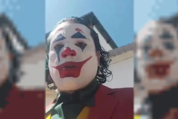 Insólito: un hombre quiso votar disfrazado de