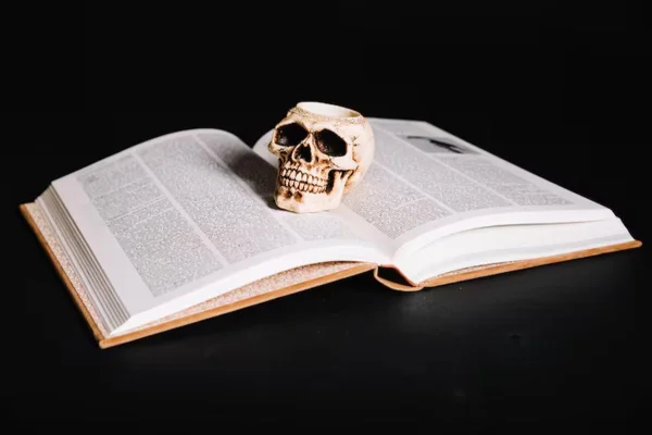 Tres lecturas de Halloween que renuevan el terror literario