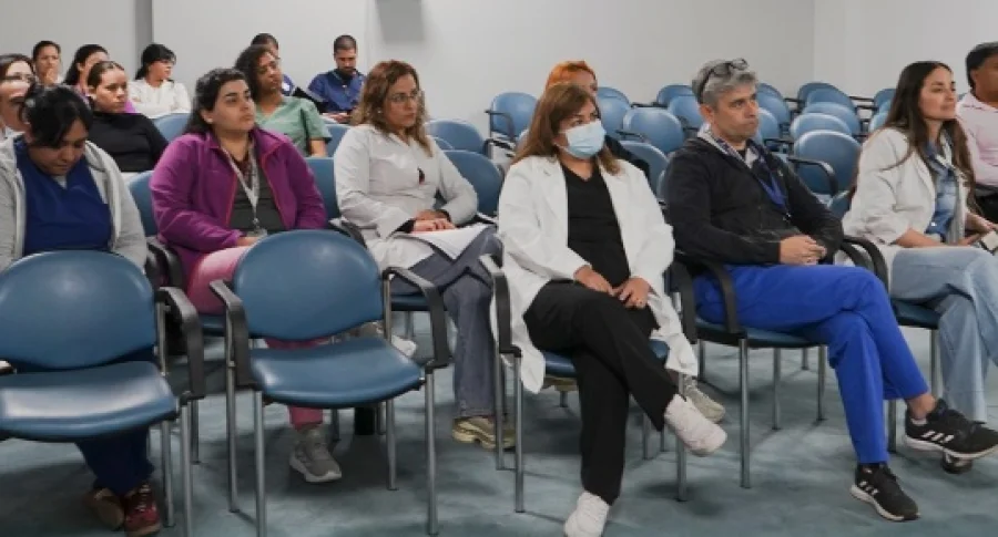 Más datos. El Ateneo estuvo dictado en calidad híbrida y estuvo orientado al Personal de Salud, Médicos Residentes y Personal de Centros de Salud.