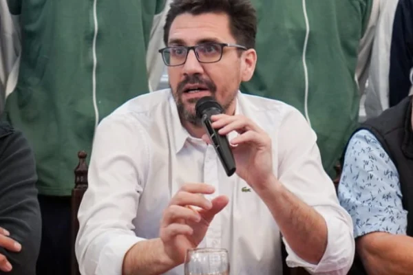 El Jefe de Gabinete desmintió despidos en el COE