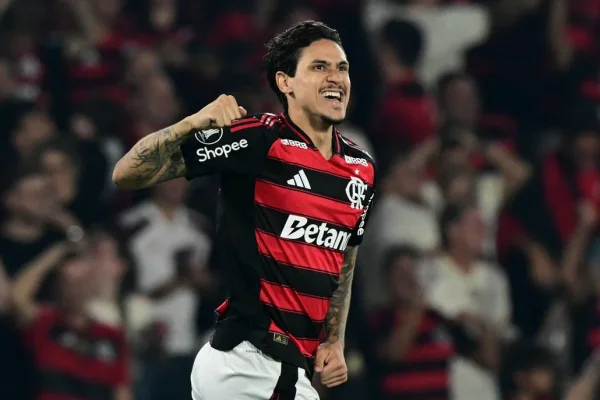 Flamengo contó con alta seguridad para evitar que los hinchas de Racing arrojaran pirotecnia en la madrugada