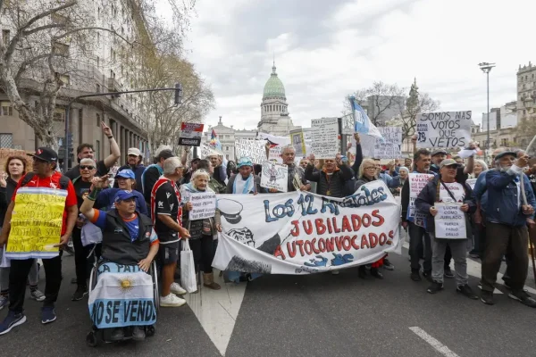 Tensión en la marcha de jubilados: hubo heridos y un detenido