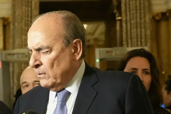 Francos dijo que las versiones sobre su salida obedecen a 