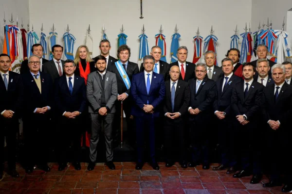 Milei reúne a gobernadores y suma a todo su gabinete