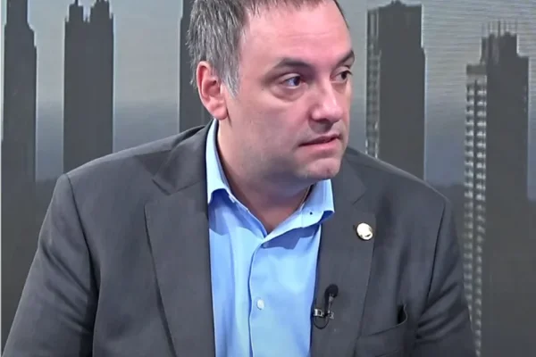 Adorni y Lugones repudiaron la toma de oficinas en el Garrahan: