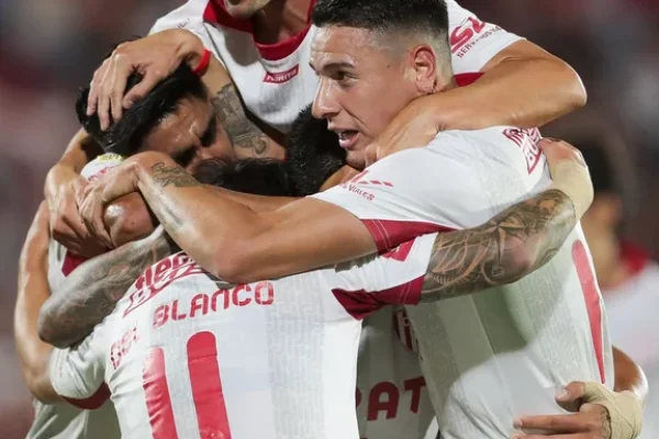 Unión venció a Newell’s y se subió a la punta de la zona A