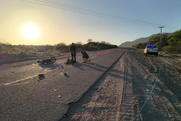 Una mujer iba a trabajar, la chocaron y sufrió fracturas