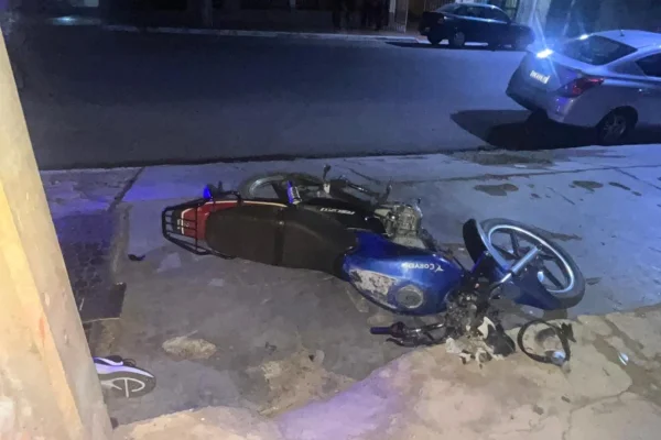 Chilecito: un motociclista murió tras un fuerte impacto en avenida Arturo Illia