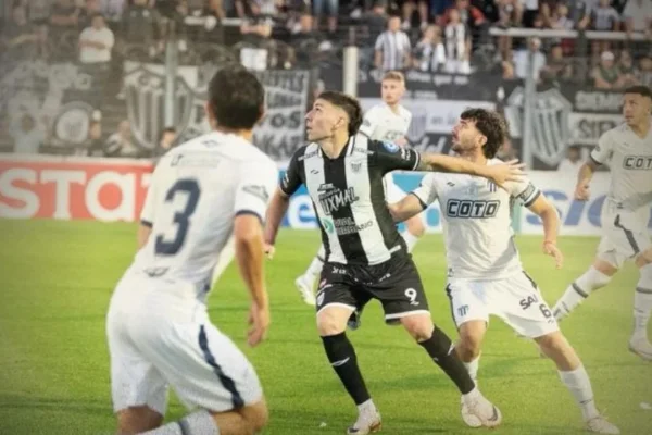 Estudiantes de Buenos Aires avanzó a las semifinales tras vencer a Tristán Suárez