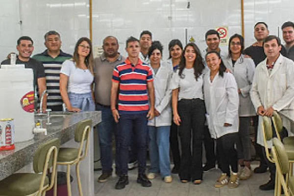 Estudiantes presentan proyecto sobre cerveza