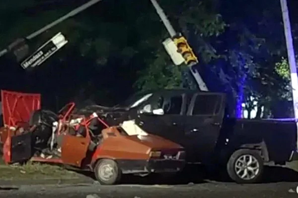 Iba a alta velocidad alcoholizado y chocó a una familia: murió un matrimonio