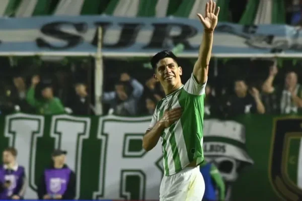 Banfield venció a Lanús en el clásico  y se metió en puesto de octavos