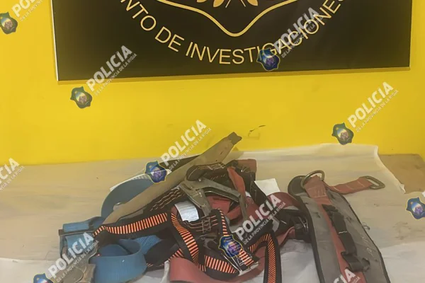 Investigaciones secuestró accesorios y un teléfono en Chamical