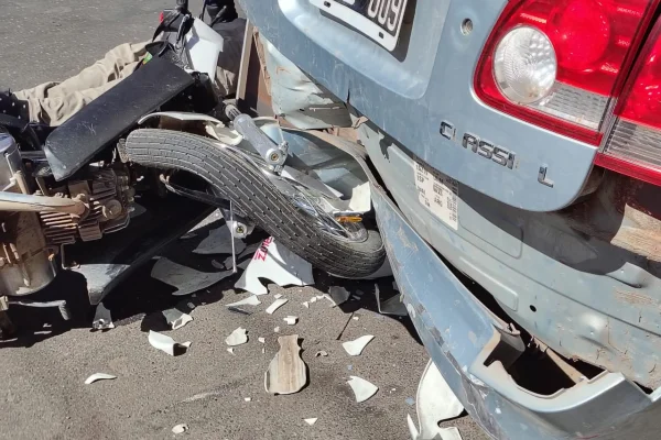 Fuerte siniestro vial en el centro dejó un herido