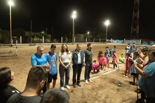 Quintela inauguró obra de iluminación en el Club Alas Argentinas
