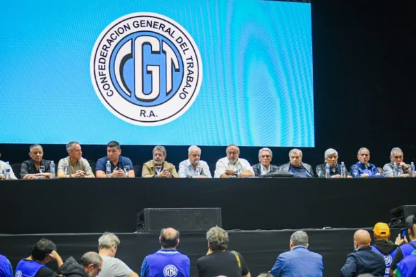La CGT eligió un nuevo triunvirato y quedó a un paso de la ruptura con el sector de Barrionuevo y la UTA