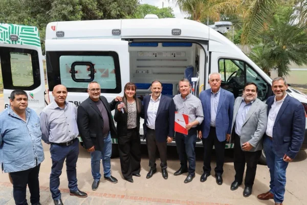 El Gobierno Provincial entregó una ambulancia al Hospital de Nonogasta