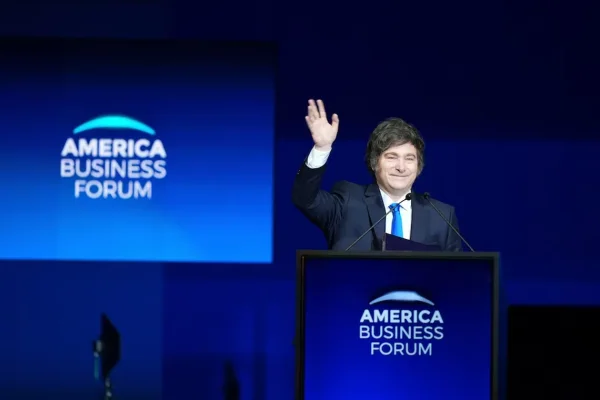 Milei criticó al alcalde electo de Nueva York, defendió a Trump y pidió inversiones para Argentina